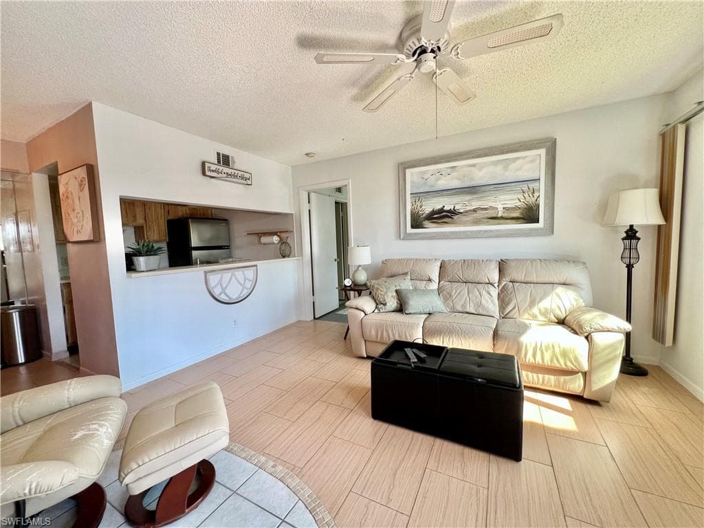 4293 27th Ct SW 203, Naples, FL 34116-6