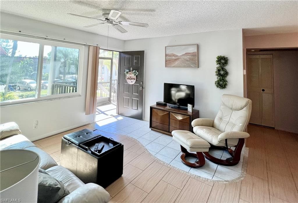 4293 27th Ct SW 203, Naples, FL 34116-7