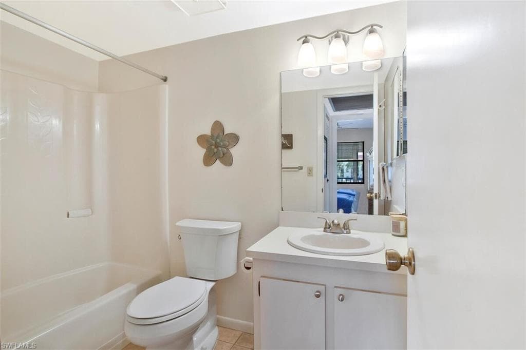 4357 27th Ct SW 204, Naples, FL 34116-18