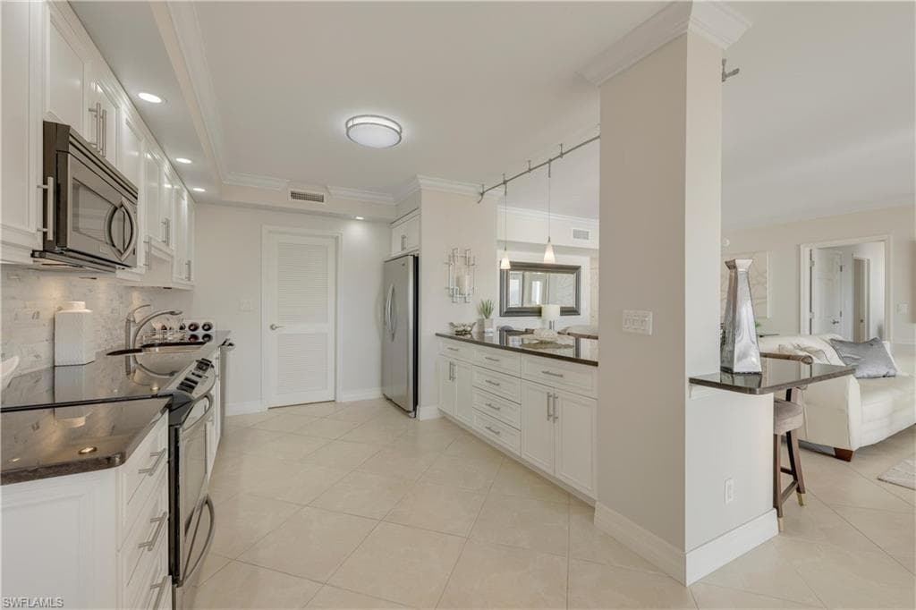 3401 Gulf Shore Blvd N 605, Naples, FL 34103-17