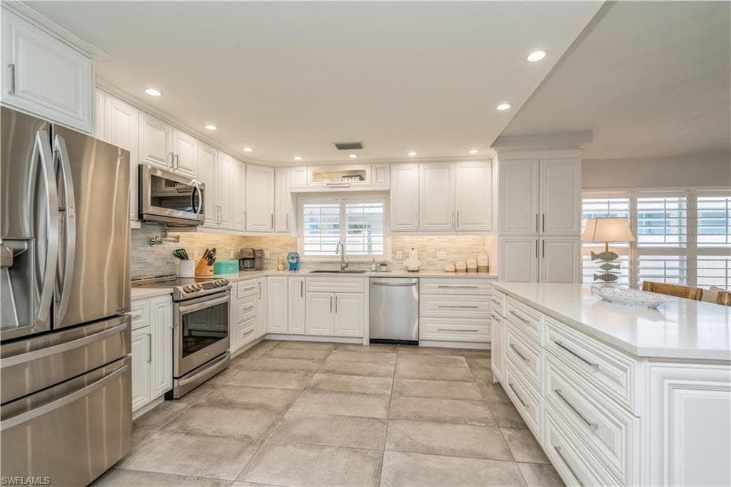 523 107th Ave N, Naples, FL 34108-9