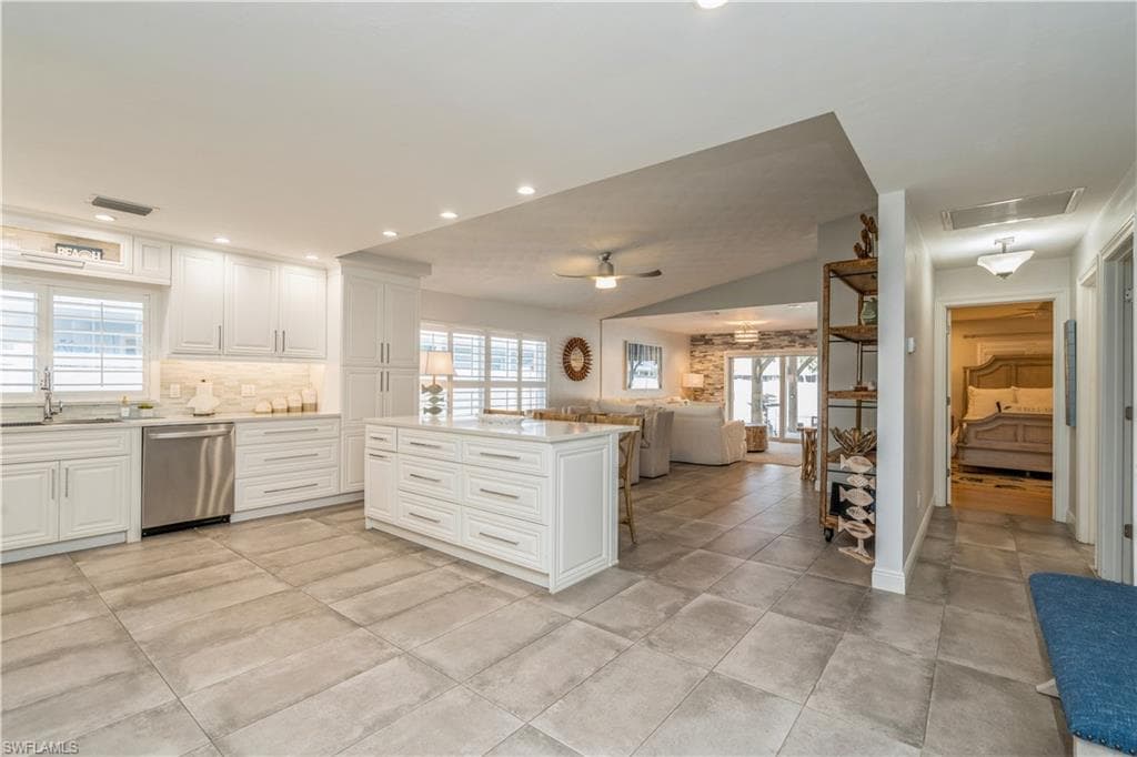 523 107th Ave N, Naples, FL 34108-16