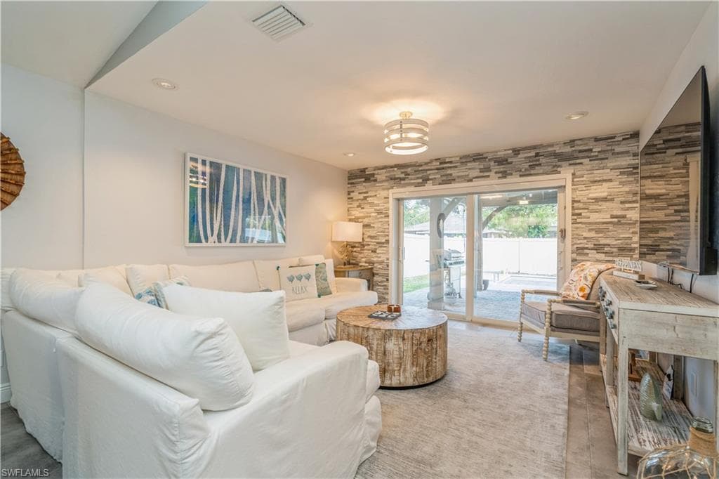 523 107th Ave N, Naples, FL 34108-19