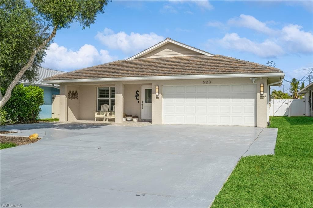 523 107th Ave N, Naples, FL 34108-1