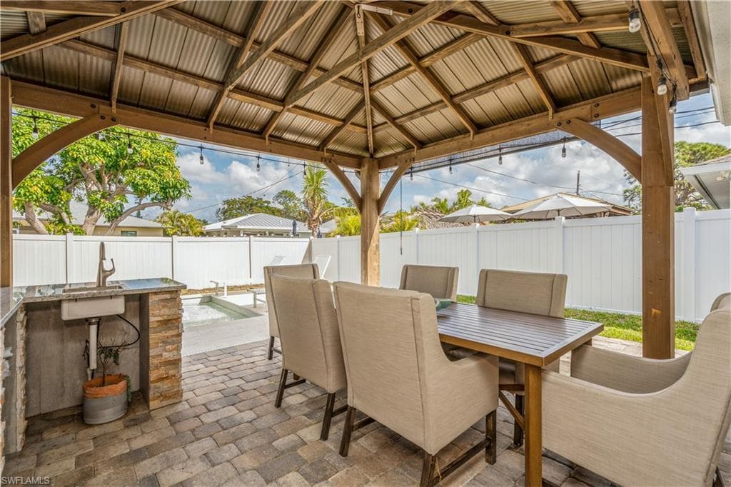 523 107th Ave N, Naples, FL 34108-33