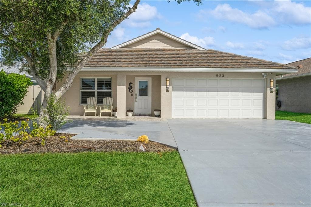 523 107th Ave N, Naples, FL 34108-3