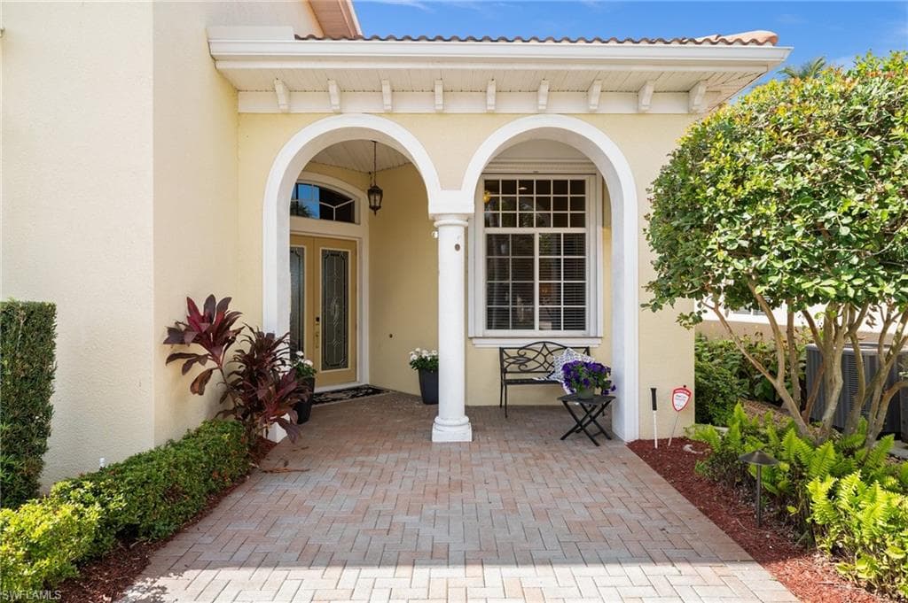 9009 Paseo De Valencia St, Fort Myers, FL 33908-10