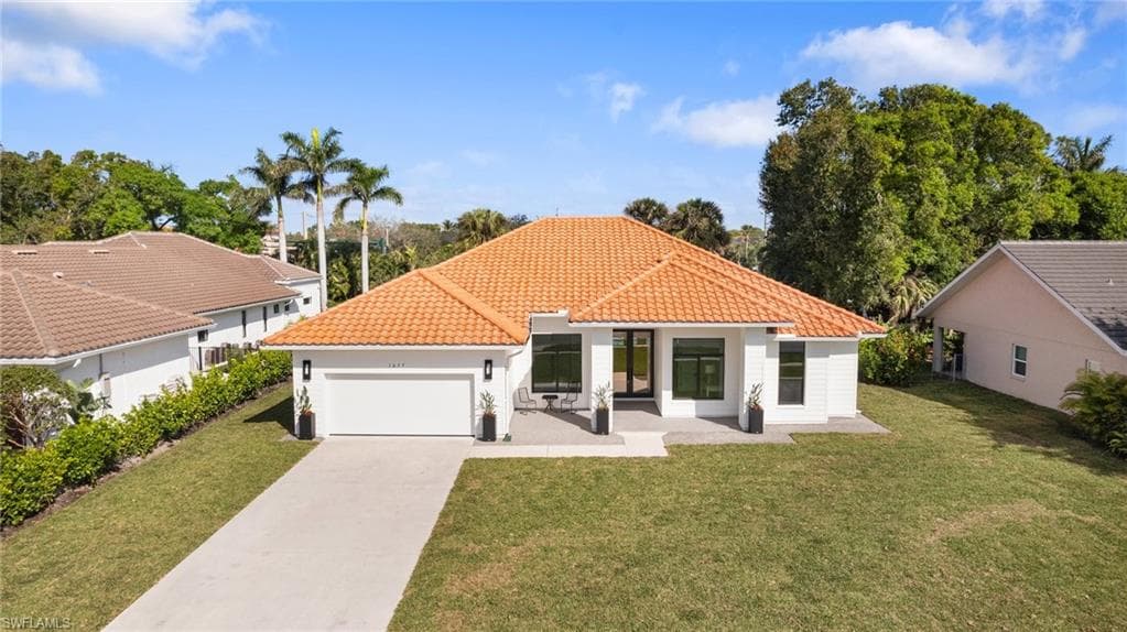 1677 Northgate Dr, Naples, FL 34105-28