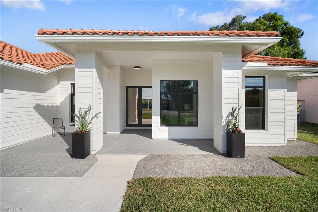 1677 Northgate Dr, Naples, FL 34105-29