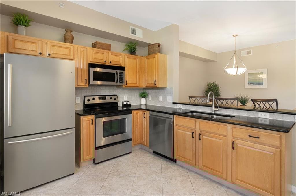 6824 Sterling Greens Pl 3203, Naples, FL 34104-8