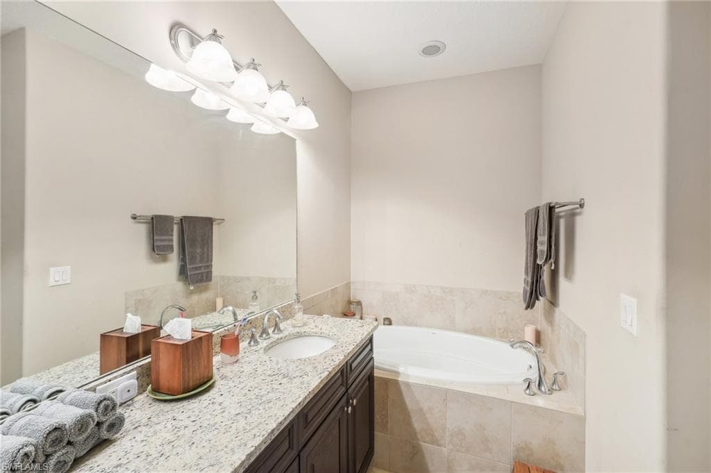 9071 Albion Ln N 5704, Naples, FL 34113-18