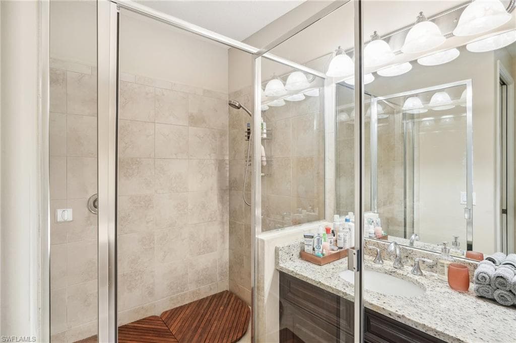 9071 Albion Ln N 5704, Naples, FL 34113-19