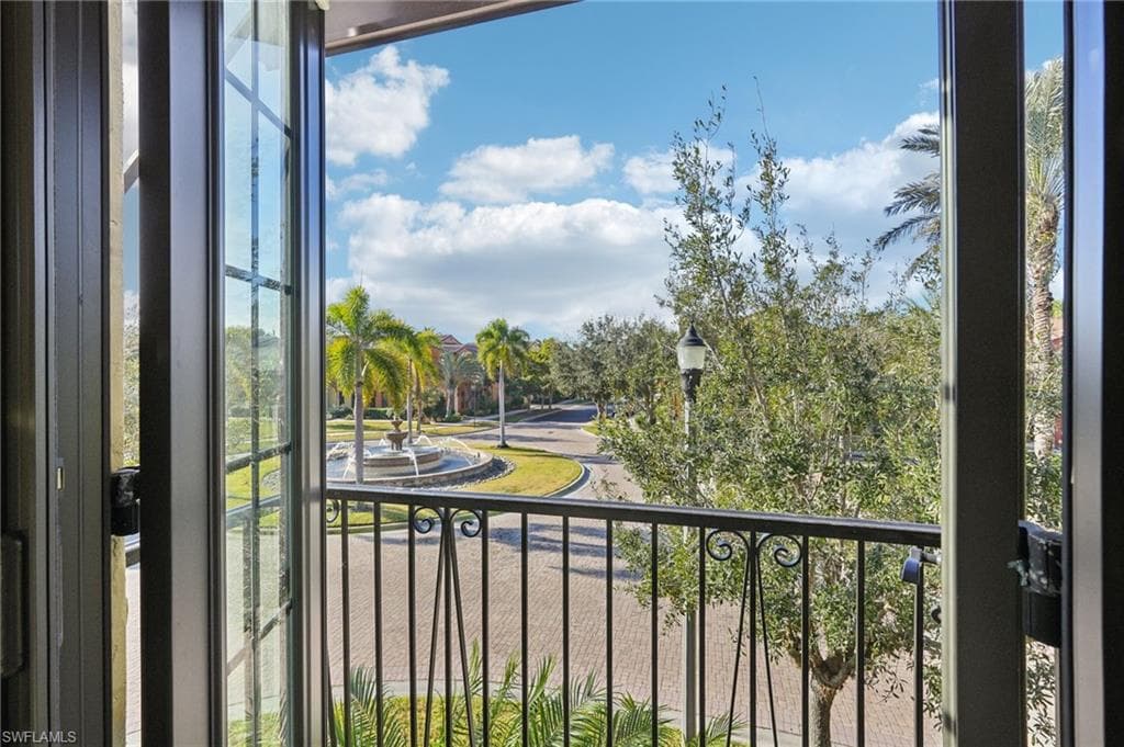 9071 Albion Ln N 5704, Naples, FL 34113-23