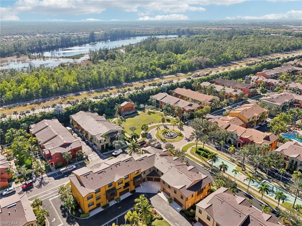 9071 Albion Ln N 5704, Naples, FL 34113-33