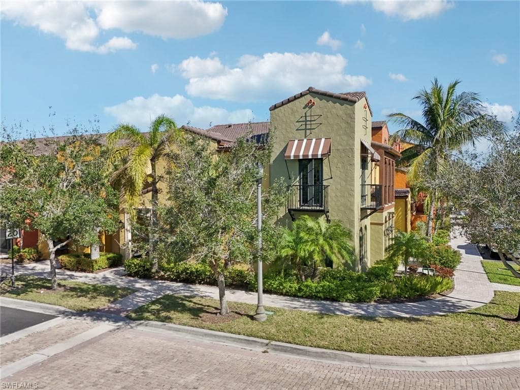 9071 Albion Ln N 5704, Naples, FL 34113-35