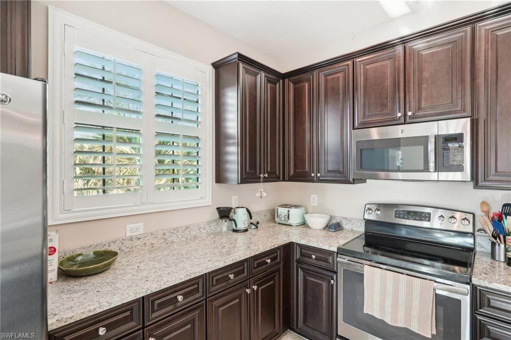 9071 Albion Ln N 5704, Naples, FL 34113-5