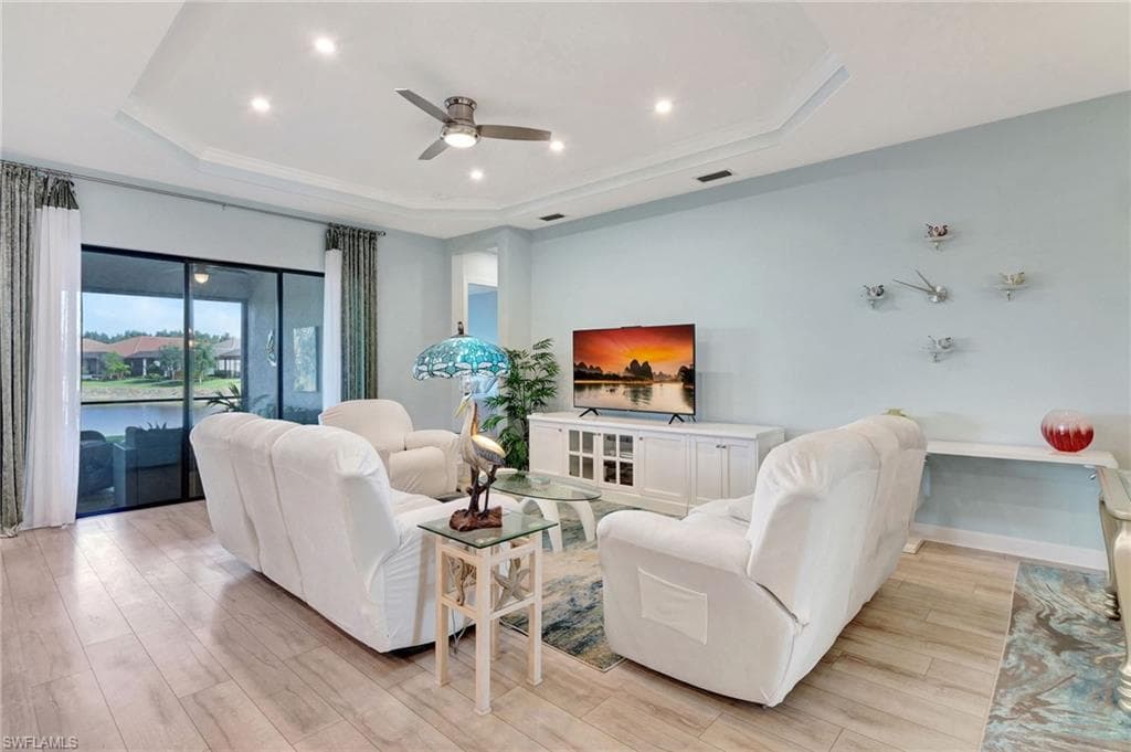 8266 Promoso Ct, Naples, FL 34114-11