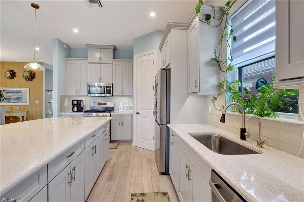 8266 Promoso Ct, Naples, FL 34114-16