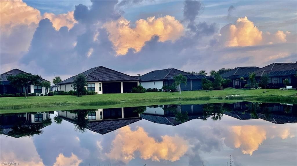 8266 Promoso Ct, Naples, FL 34114-1