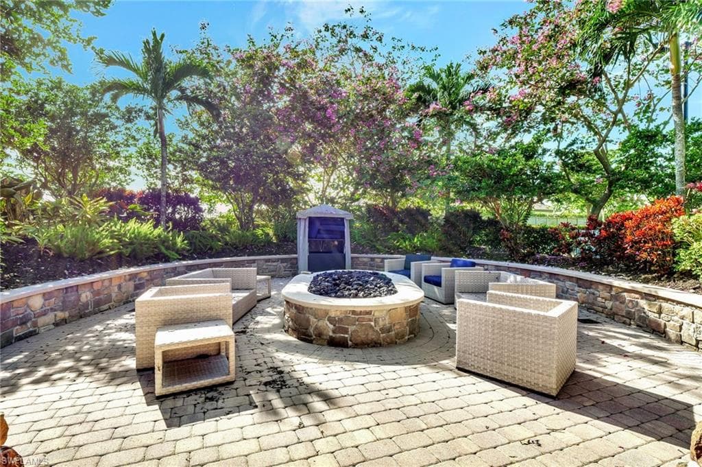 8266 Promoso Ct, Naples, FL 34114-45
