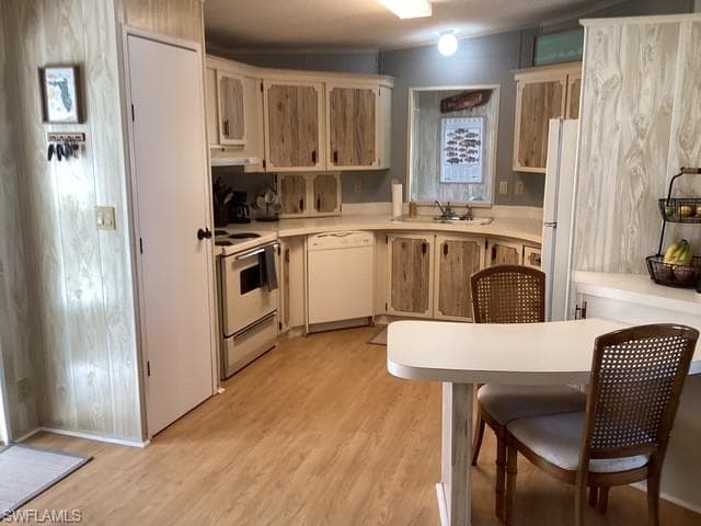 125 Calais Ct, Naples, FL 34112-13