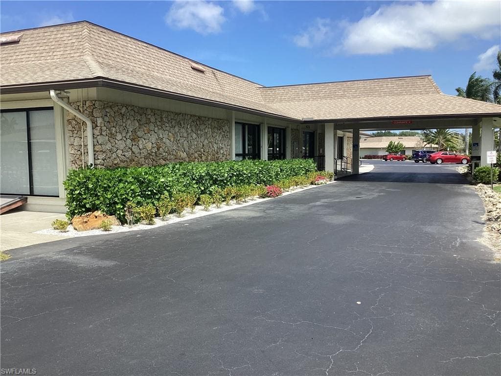 125 Calais Ct, Naples, FL 34112-24