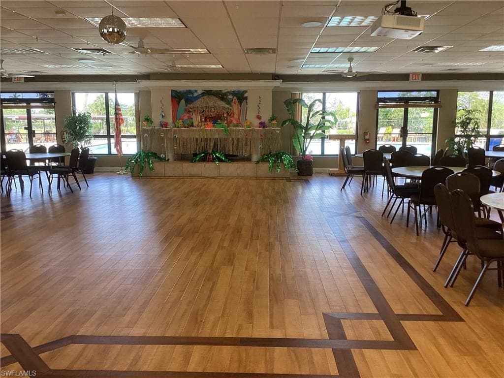 125 Calais Ct, Naples, FL 34112-26