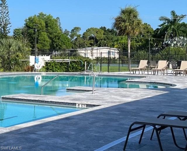 125 Calais Ct, Naples, FL 34112-33