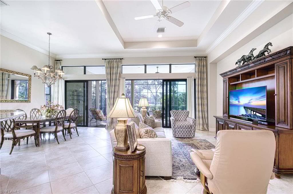7347 Lantana Cir, Naples, FL 34119-9