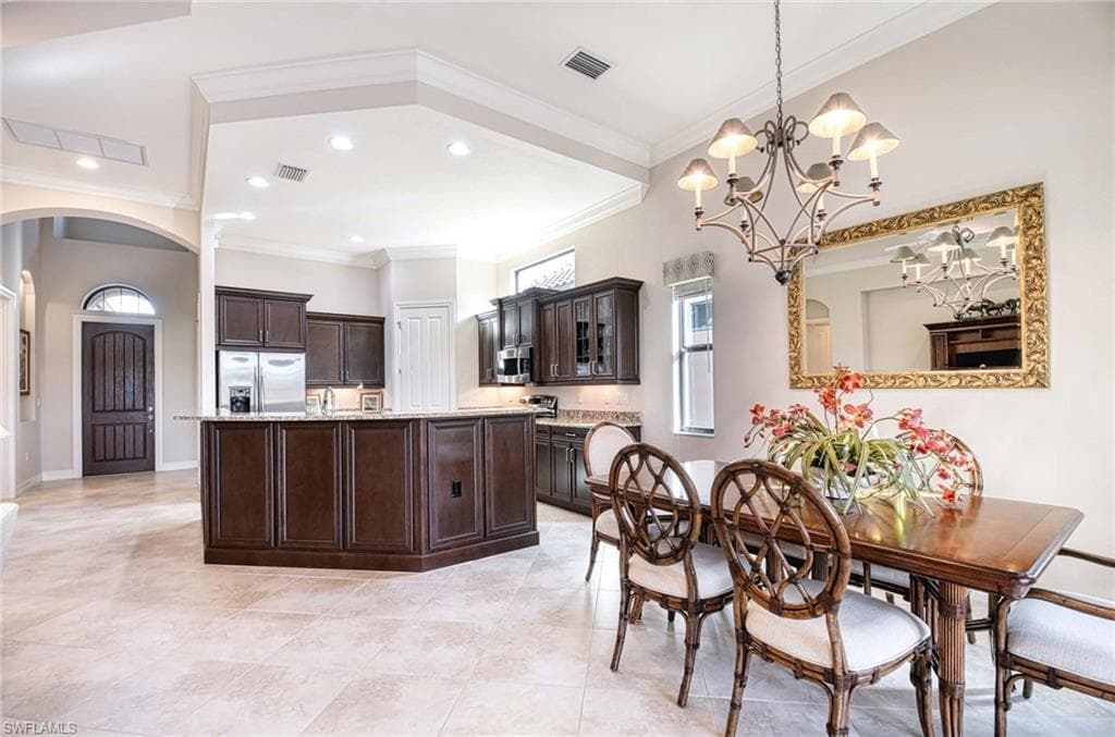 7347 Lantana Cir, Naples, FL 34119-10