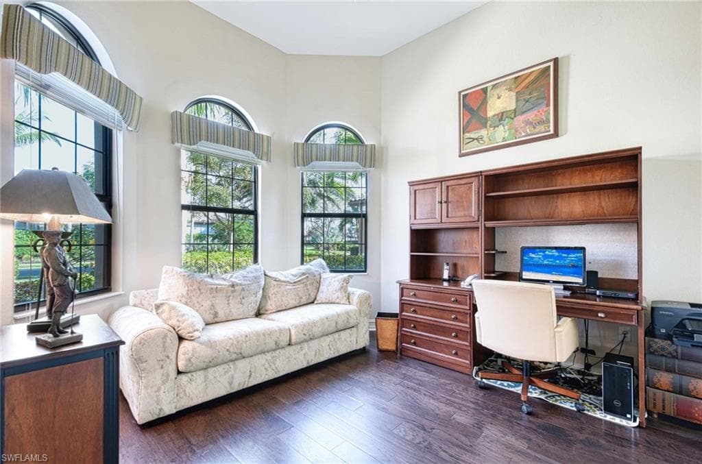 7347 Lantana Cir, Naples, FL 34119-11