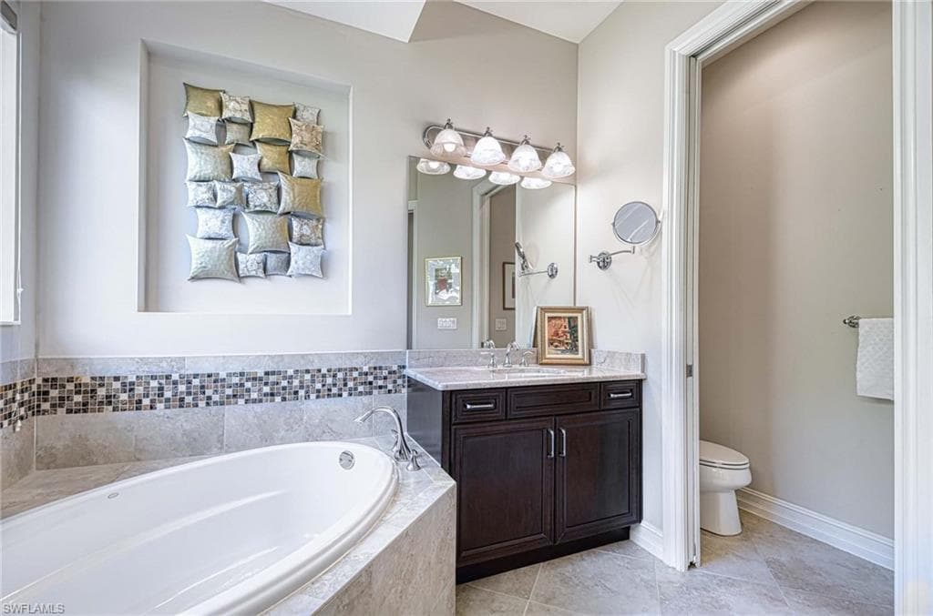 7347 Lantana Cir, Naples, FL 34119-14