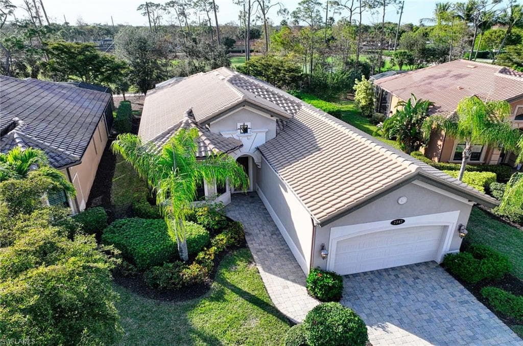 7347 Lantana Cir, Naples, FL 34119-23