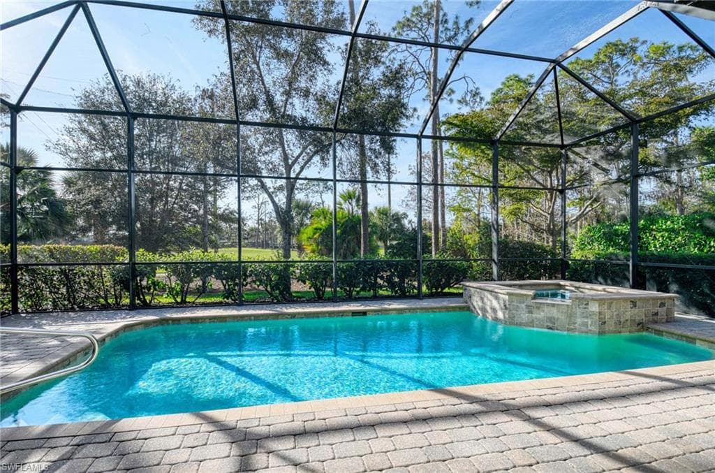 7347 Lantana Cir, Naples, FL 34119-3