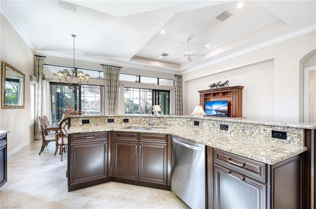 7347 Lantana Cir, Naples, FL 34119-6