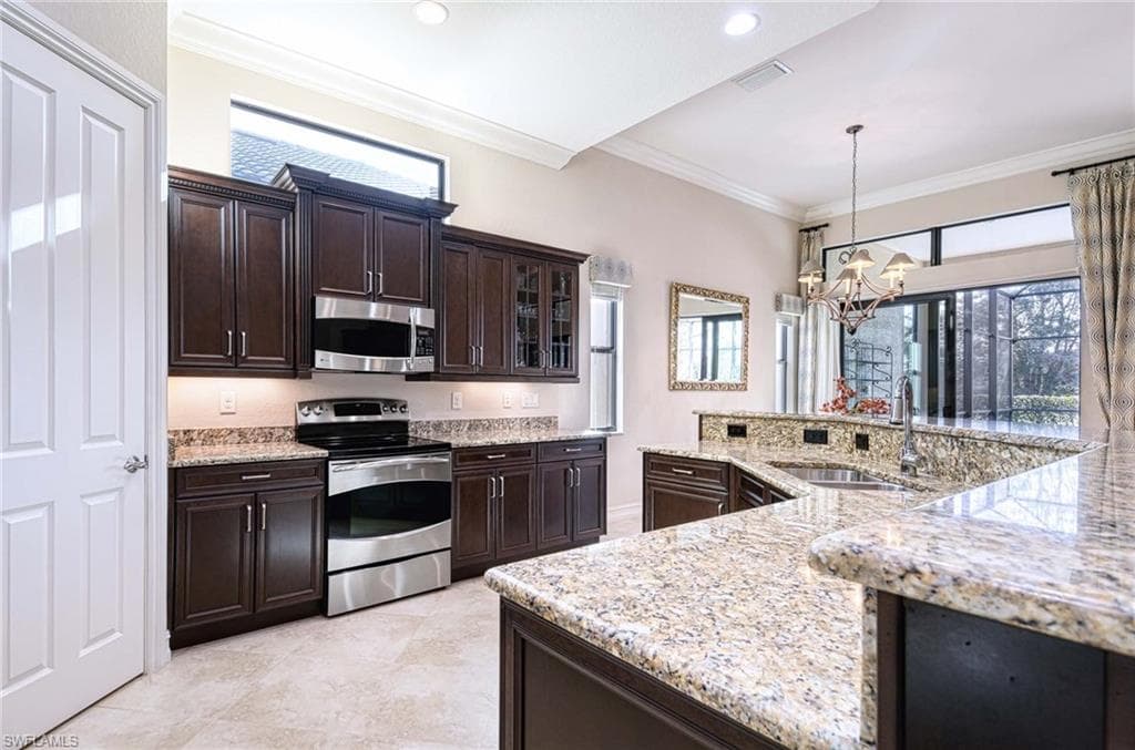 7347 Lantana Cir, Naples, FL 34119-7