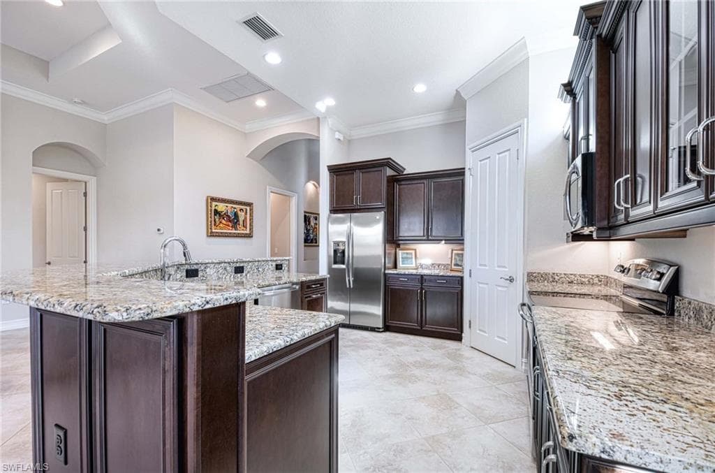 7347 Lantana Cir, Naples, FL 34119-8