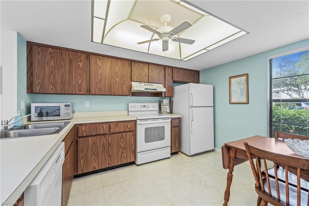 980 Palm View Dr 107, Naples, FL 34110-9