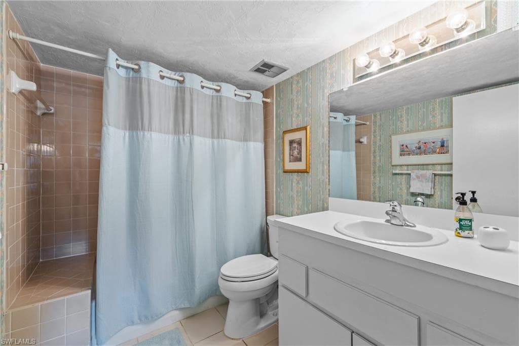 980 Palm View Dr 107, Naples, FL 34110-11
