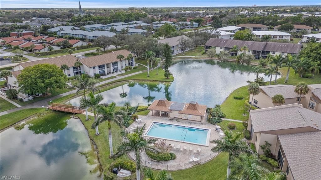 980 Palm View Dr 107, Naples, FL 34110-1