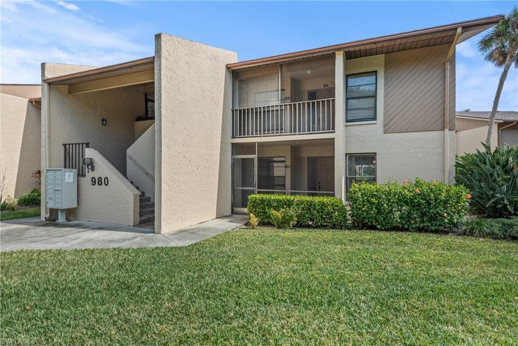 980 Palm View Dr 107, Naples, FL 34110-3