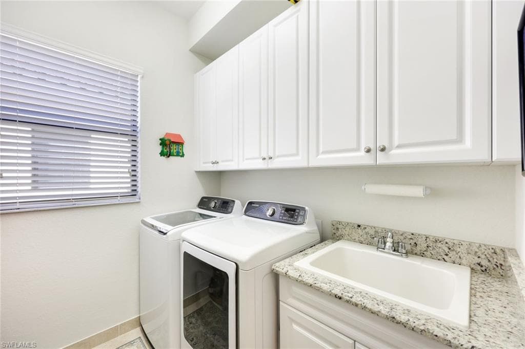 13371 Silktail Dr, Naples, FL 34109-16
