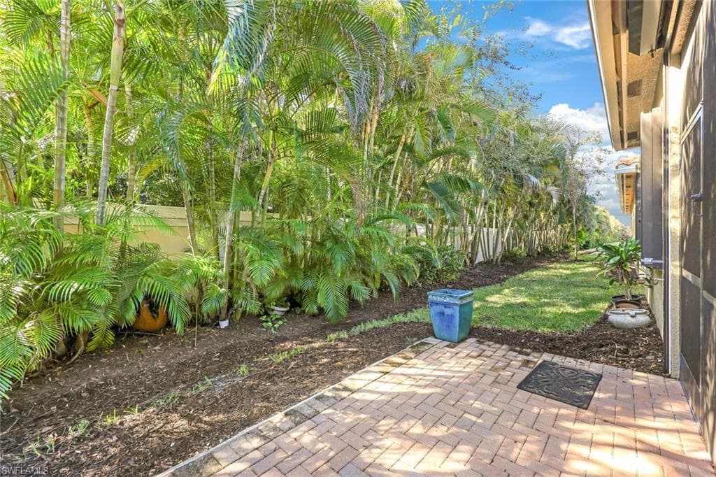 13371 Silktail Dr, Naples, FL 34109-19