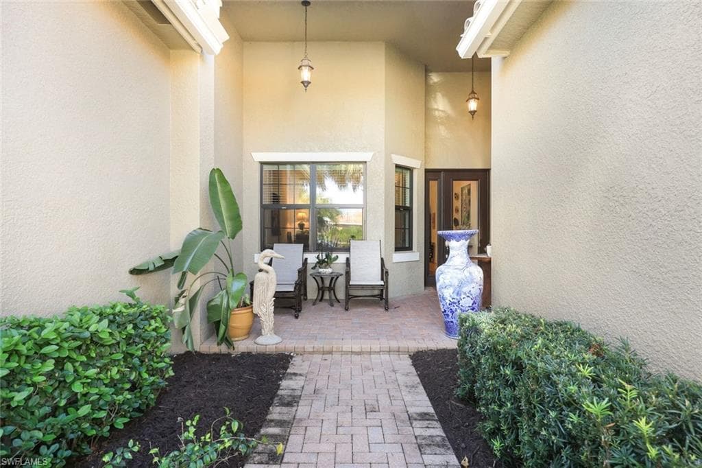13371 Silktail Dr, Naples, FL 34109-2