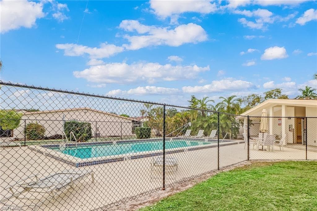 5218 Treetops Dr I, Naples, FL 34113-16