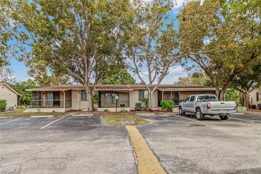5218 Treetops Dr I, Naples, FL 34113-1