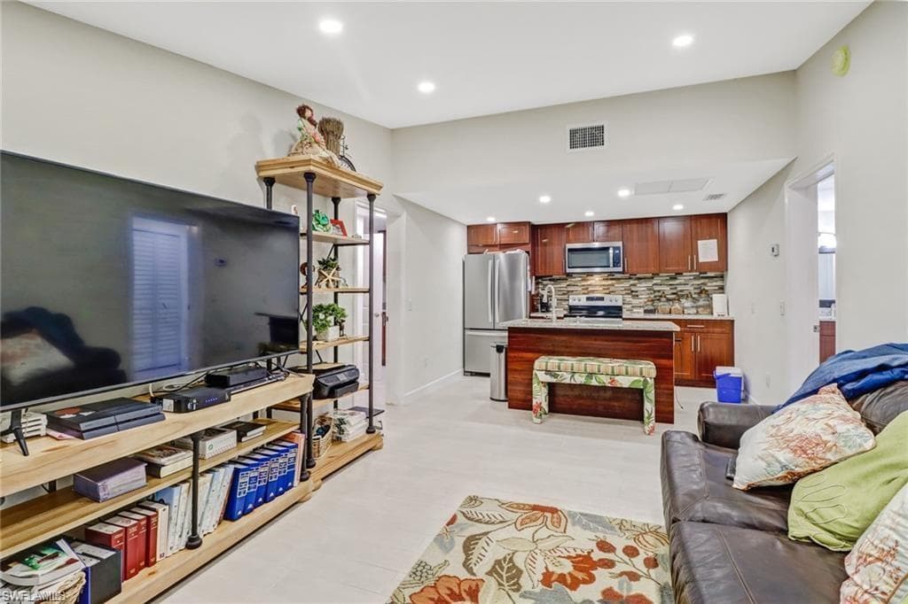 5218 Treetops Dr I, Naples, FL 34113-3