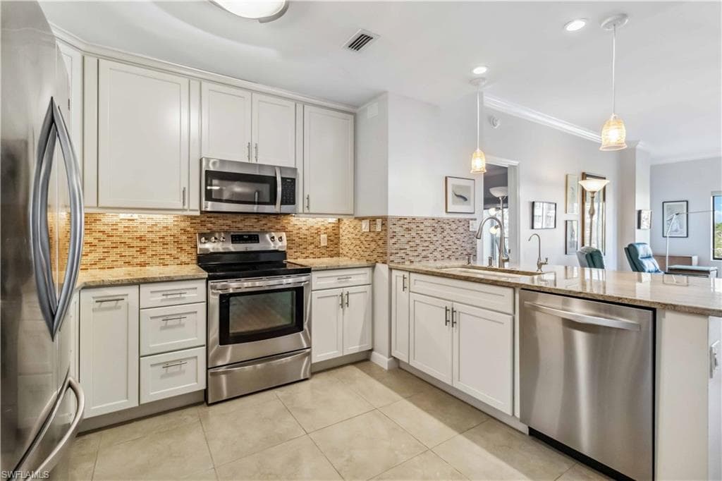 201 Arbor Lake Dr 2-404, Naples, FL 34110-8