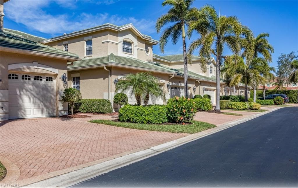 558 Vintage Reserve Ln 19b, Naples, FL 34119-1
