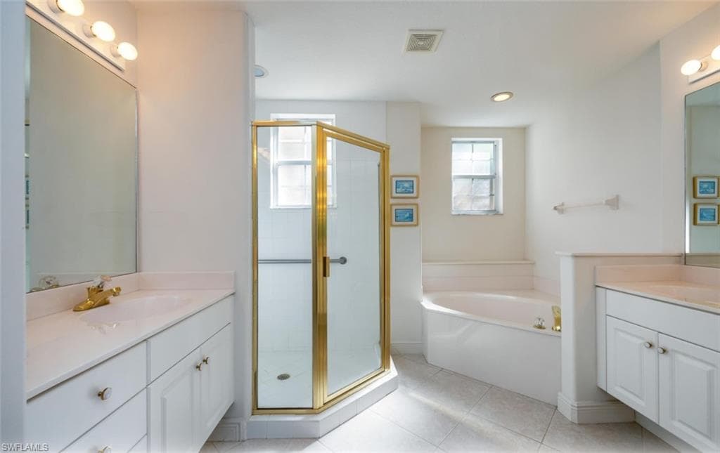 558 Vintage Reserve Ln 19b, Naples, FL 34119-23